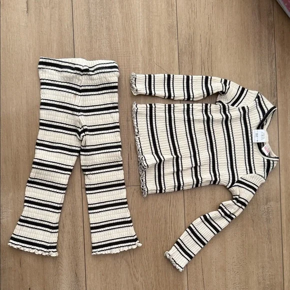 Zara Black and Cream Ribbed Knit Ensemble - Picture 3 of 3